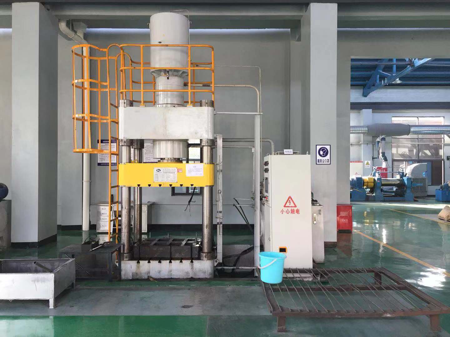 315t 4-column hydraulic press machine